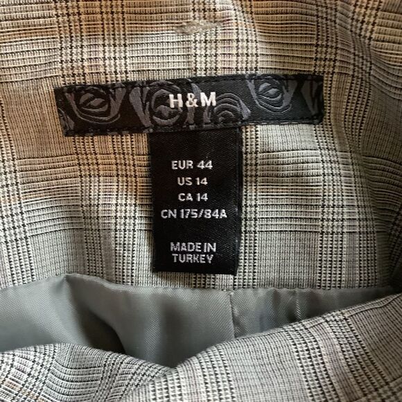 H&M Plaid Skirt  - Picture 5 of 6